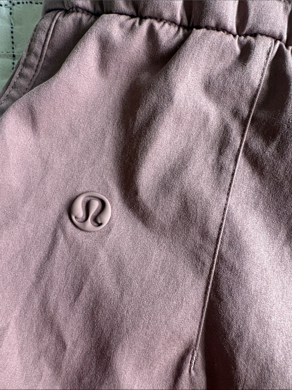 lululemon athletica women's shorts in mauve pink - Picture 4 of 4
